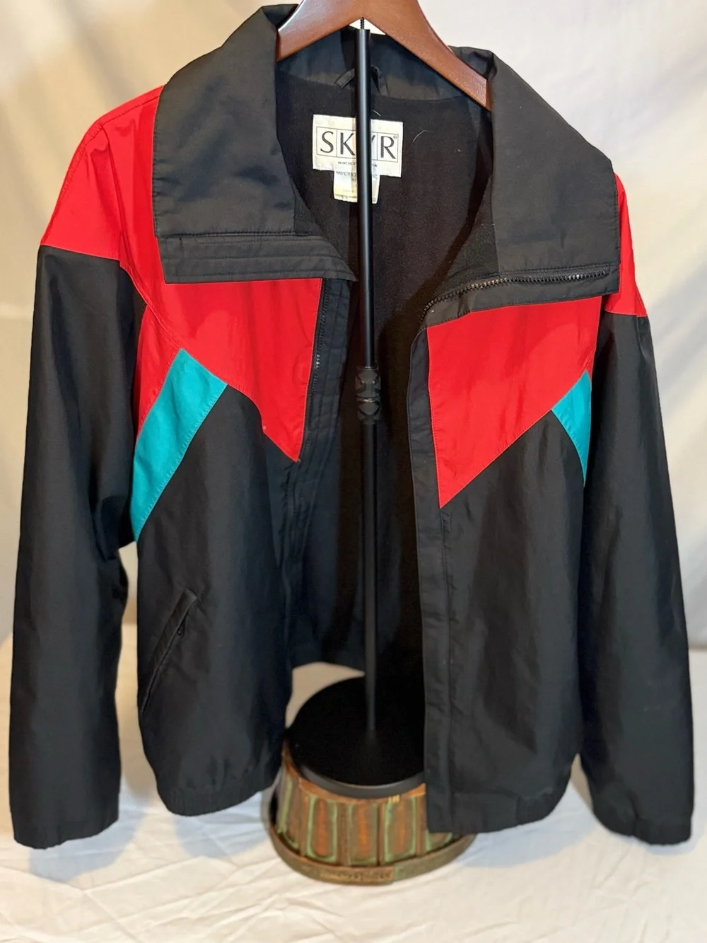 Vintage 1980s SKYR Men's Ski Jacket in Black, Red & Teal Size Large (Y41)